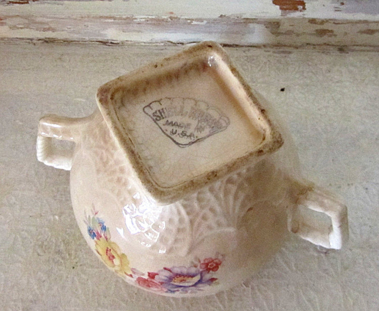Sugar bowl. Vintage sugar bowl. Trinket dish. Trinket bowl. Ceramic sugar bowl. Footed bowl. Floral gold trim dish.