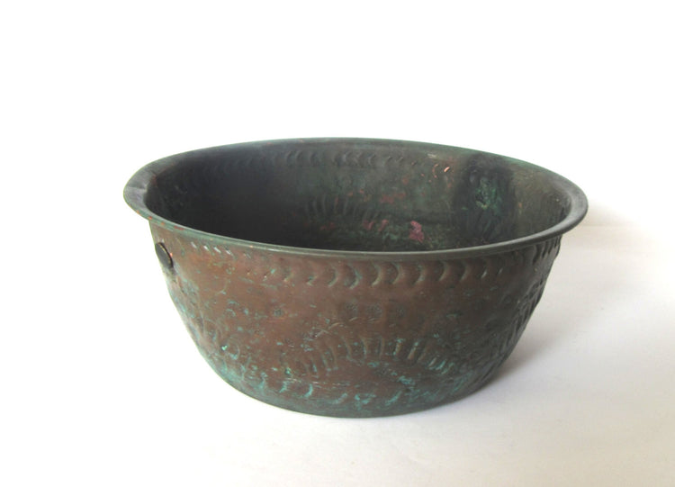 Planter. Rustic copper. Farmhouse chic. Copper patina.Garden pot. Metal planter. Rustic planter. Old rustic copper planter. Vintage.