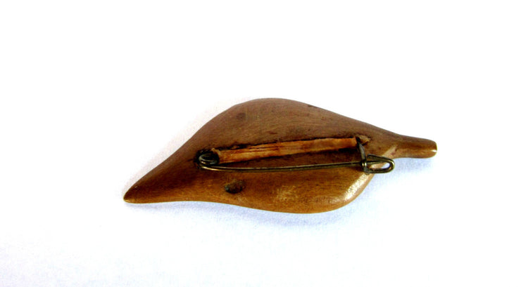Vintage leaf brooch. Leaf pin. Wood pin. Leaf brooch. Wood brooch. Brown pin. Brown brooch. Vinatge figural wood leaf brooch.
