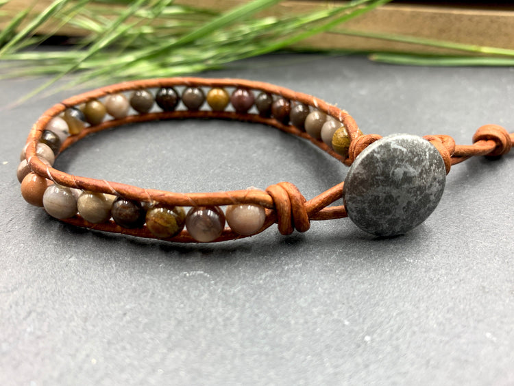 Wickelarmband Versteinertes Holz und Leder Vintage Stil - Bohoarmband Festivalstil- viele Edelsteine möglich - Geschenk Perlenarmband unisex