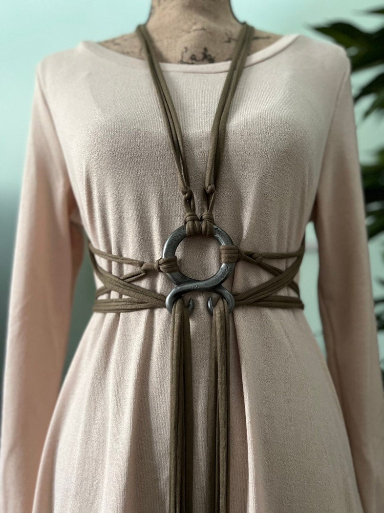 Cinturón de bruja nórdica: amuleto de cruz trol, tela reciclada, Norse Belt