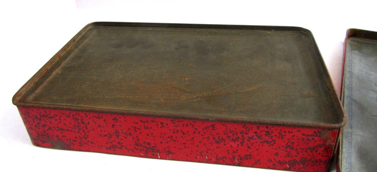 Tin box. Tin box vintage. Old tin. Candy tin. Tin litho. English countryside. Toffee. Toffee tin. Blue bird toffee tin box.
