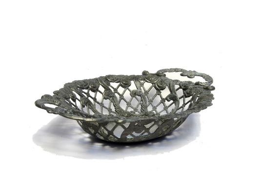 Decorative bowl. Floral bowl. Metal bowl. Cast pewter. Rose bowl. Lace bowl. Silver plated bowl. Pewter bowl. Filigree bowl. Vintage.