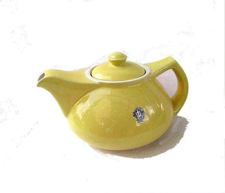 Vintage teapot. Mid century ceramic. Teapot vintage. Kettle. Ceramic teapot. Tea kettle. Tea kettle vintage. Yellow teapot. Large teapot.