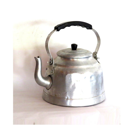 Retro kitchen decor. Farmhouse kitchen decor. Kitchenware. Vintage aluminum. Kettle. Metal planter. Large aluminum kettle. Bakelite handle.