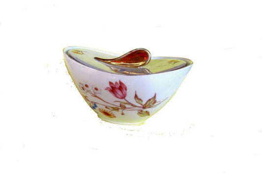 White porcelain sugar bowl. Mid century ceramic. Rosenthal. Floral china. Gold trim. Trinket bowl. Ceramic sugar bowl. With lid. Germany.