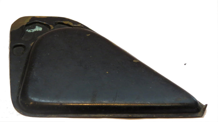 Vintage trinket dish. Ashtray. Vintage ashtray. Small tray. Brass tray. Black tray. Trinket tray. Brass ashtray. Metal ashtray. Triangular.