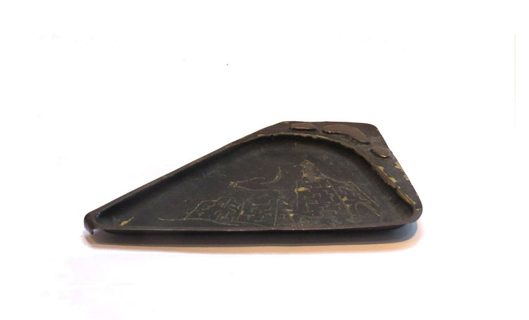 Vintage trinket dish. Ashtray. Vintage ashtray. Small tray. Brass tray. Black tray. Trinket tray. Brass ashtray. Metal ashtray. Triangular.