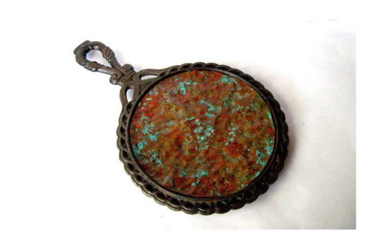 Kitchenware vintage. Pot stand. Cast iron trivet. Rusty metal. Copper trivet. Copper patina. Upcycled vintage. CIJ.