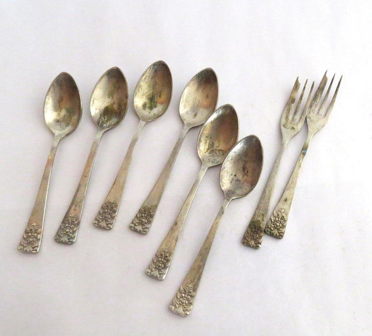Vintage silverware. Antique silverware. Antique flatware. Silverware set. Silver plate flatware. Flatware set. Teaspoons. Cake forks.