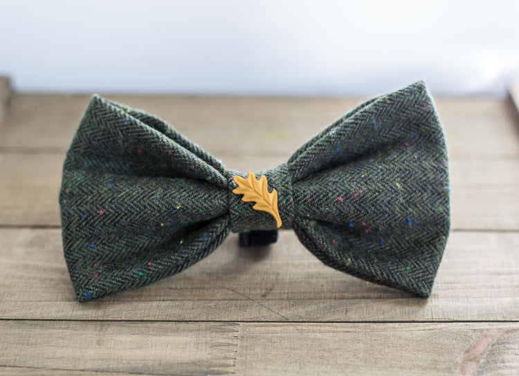 Fall Flannel Bowtie with Leaf, Fall Fashion, Fall Bowtie, Pet Bowtie, Dog Bow tie, Dog Bowtie, Leaf Bowtie