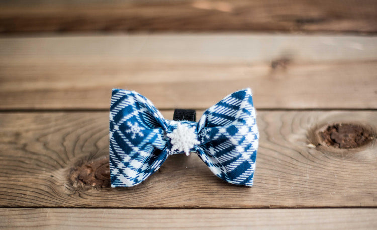 The Snowflake Bowties  - Green Flannel with Reindeer, Reindeer Dog Bowtie , Holiday Dog Bowtie, Christmas Dog Bow tie, Christmas Cat Bow Tie