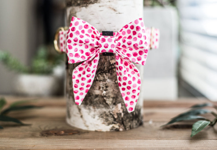 Valentines Day Bow Tie, Girly Bow tie, Girl Bow Tie, Valentines Day, Holiday Bow Tie, Pink Bow Tie, Holiday Bow Tie, Gifts for Pet Lovers