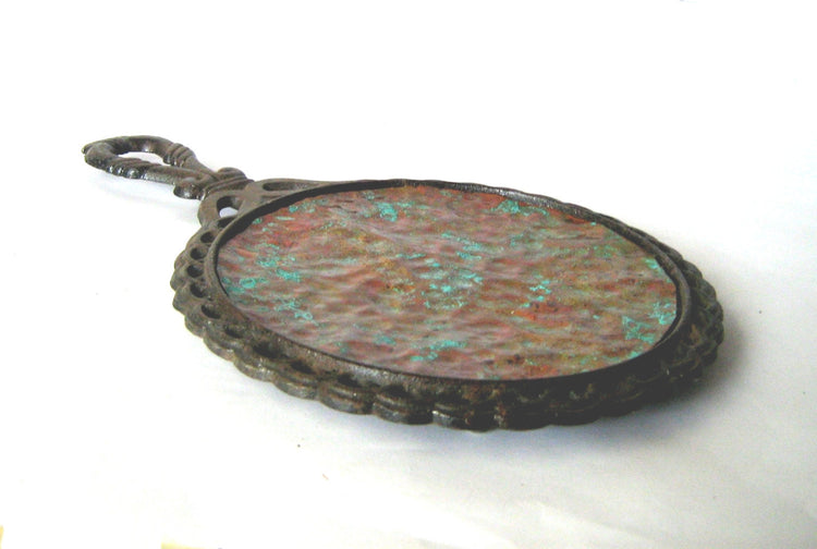 Kitchenware vintage. Pot stand. Cast iron trivet. Rusty metal. Copper trivet. Copper patina. Upcycled vintage. CIJ.
