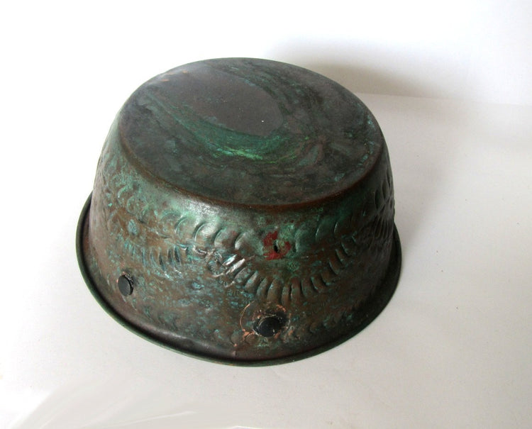 Planter. Rustic copper. Farmhouse chic. Copper patina.Garden pot. Metal planter. Rustic planter. Old rustic copper planter. Vintage.