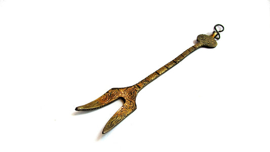 Farmhouse kitchen decor. Kitchen utensil decor. Brass wall decor. Brass wall hanging. Rustic brass decor. Hanging utensils. True vintage.