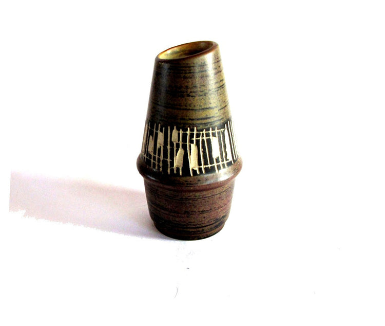 Ceramic vase. Vintage vase. Pottery vase. Brown pottery. Small vase. Bud vase. Brown vase. Textured vase. Diagonal vase.