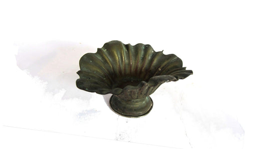 Vintage copper gift. Copper decor. Small bowl. Flower bowl. Decorative bowl. Trinket bowl. Ruffled bowl. Copper flower shaped bowl.