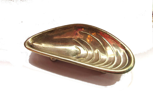 Silver bowl. Small bowl. Trinket bowl. Metal bowl. Footed bowl. Copper bowl. Shell bowl. Silver plated copper shell bowl.