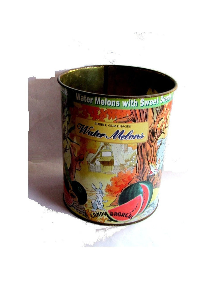Vintage tin. Candy tin. Tin container. Old tin. Metal container. Rusty metal. Vidal candies buble gum tin.