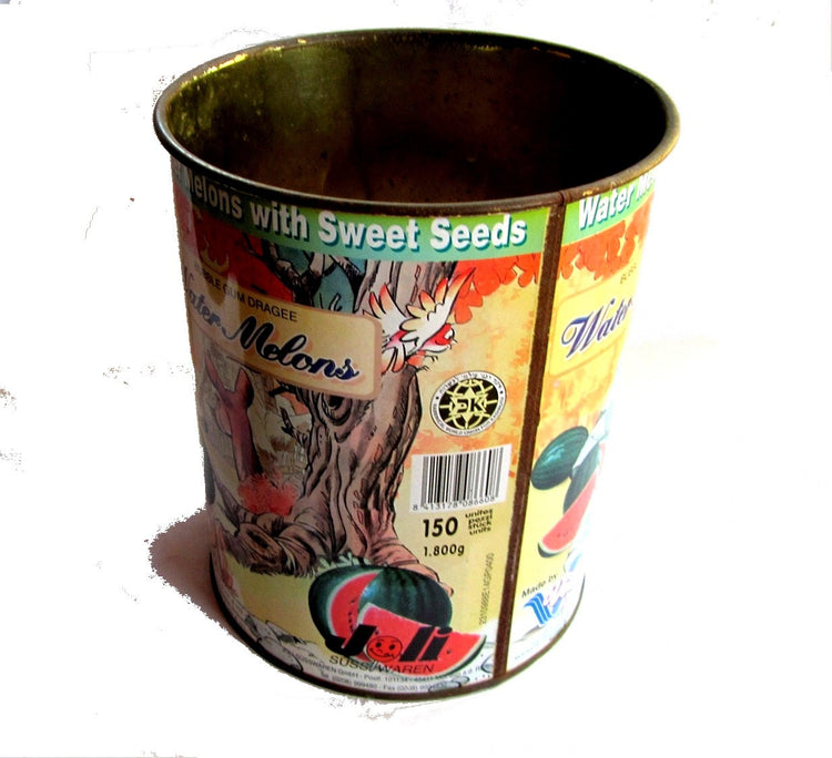 Vintage tin. Candy tin. Tin container. Old tin. Metal container. Rusty metal. Vidal candies buble gum tin.