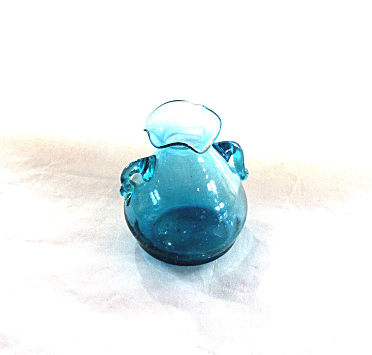 Glass vase vintage. Blue vase. Small vase. Hand blown glass. Bud vase. Small glass vase. Clear blue hand blown small vase. Handled vase.