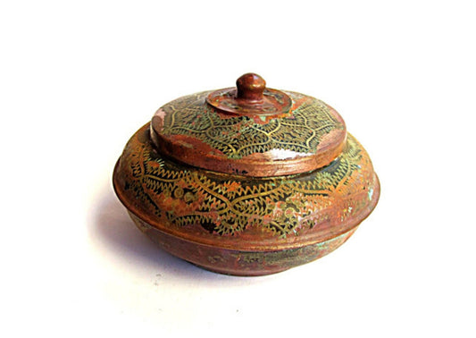 Vintage trinket box. Metal box. Round box. Trinket dish. Copper box. Middle east.Verdigris patina.  Oriental box. Engraved copper.