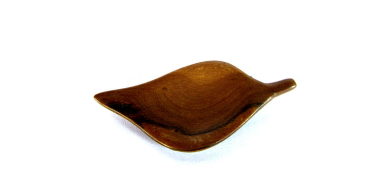 Vintage leaf brooch. Leaf pin. Wood pin. Leaf brooch. Wood brooch.  Brown pin. Brown brooch. Vinatge figural wood leaf brooch.